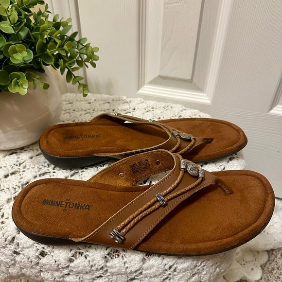 Minnetonka Sandals Womens 13W Silverthorne Brown Leather Slip On Casual Wedge - Picture 2 of 8